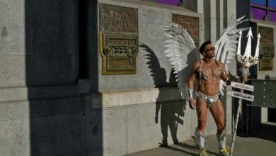 Schwuler Engel am Rande des CSDs in Madrid (Foto: Oscar des Pozo/AFP)