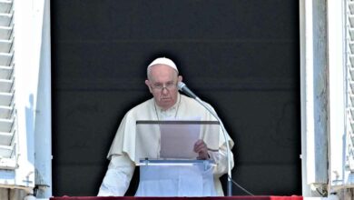 Papst Franziskus beim Angelus Gebet im Vatikan (Foto: Andreas Solaro/AFP)