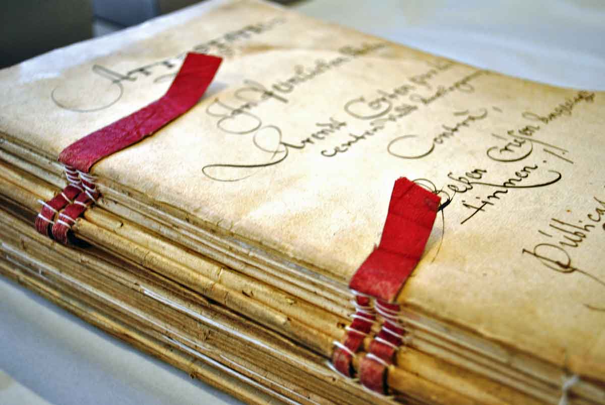 Der restaurierte Aktenstapel zu den geführten Prozessakten zu den Hexenprozessen (Foto: Hansestadt Buxtehude)