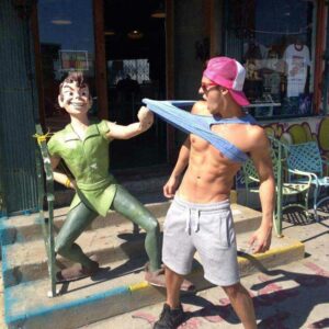 Peter Pan im Urlaub bei etwas heftigeren Flirtversuchen ertappt?