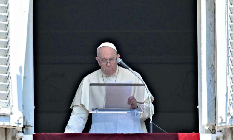 Papst Franziskus beim Angelus Gebet im Vatikan (Foto: Andreas Solaro/AFP)