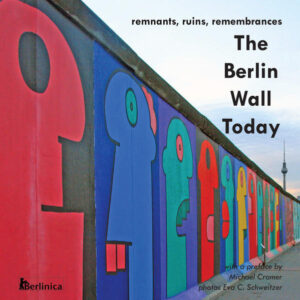 The Berlin Wall Today ist ein reich bebilderter Farbfotoband, der die Mauerreste, Steine und Spuren des Eisernen Vorhangs zeigt — Mahnmale, Gleise, Hinterhofmauern, Friedhöfe. Das Buch erzählt von dem Kampf, der Verzweifelung, dem Überlebenswillen und der Wiedergeburt der Stadt, von einer Geschichte, die die ganze Welt beeinflusste, aber auch davon, wie sich die Berliner heute die Orte, wo einst die Mauer stand, zurückholen: Der Mauerpark, wo junge Menschen aus aller Welt feiern, ein Wachturm, der zum Museum der Verbotenen Kunst wurde, die Topographie des Terrors mit der früheren Gestapo-Zentrale, die East Side Gallery, der Reichstag, und Checkpoint Charlie. Mit vielen Karten, die den Leser von Ort zu Ort führen