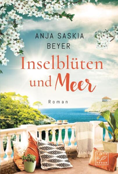 Der neue zauberhafte Mallorca-Roman von Kindle-#1-Bestsellerautorin Anja Saskia Beyer. »Ich habe immer davon geträumt, am Meer zu leben. Ich hatte diesen Traum lange vergessen. Aber ich habe es geschafft.« Sonne, Strand und Meer: Teresa liebt ihr Leben auf Mallorca. In ihrem kleinen Laden an einer Bucht verkauft sie, was sie am liebsten mag: Strandkleider und Taschen aus Blumentextilien. Als der attraktive Simon sie als Blütenköchin für ein Event auf seiner Jacht anfragt, zögert sie. Zuletzt hat sie für ihre verstorbene Mutter ein Blütengericht zubereitet. Als Teresa ausgerechnet über Simon ein aufwühlender letzter Brief ihrer Mutter erreicht, steht er ihr zur Seite und die beiden kommen sich näher. Doch ein Geheimnis lastet auf ihrer aufkeimenden Liebe. Die Bände der »Mallorca-Sehnsucht«-Reihe können unabhängig voneinander gelesen werden.