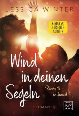 Der Auftakt zur bewegenden »Ready to be found«-Reihe von Kindle-# 1-Bestsellerautorin Jessica Winter. Ohne einen Cent in der Tasche macht die junge Sängerin Emerald sich auf den weiten Weg von New York nach Idaho, um ein Versprechen einzulösen, das sie ihren Geschwistern gegeben hat. Doch dann fährt sie ihr altes Auto in den Graben und strandet in einem kleinen Ort im Nirgendwo. Für die Reparatur ist sie auf den Mechaniker Gabe angewiesen. Der ist wenig entgegenkommend und unnahbar, und doch schlägt ihr Herz in seiner Gegenwart ein bisschen schneller. Denn hinter der ruppigen Fassade spürt Emerald großen Schmerz … Gabe hat schon einmal alles verloren und seitdem feste Ketten um sein Herz gelegt. Die junge Frau mit dem kaputten Auto, die das Schicksal in seine Werkstatt geweht hat, will er unbedingt wieder los sein. Viel zu sehr geht sie ihm unter die Haut mit ihrer direkten Art, ihrem Mut und ihren Songs. Doch dann braucht sie seine Hilfe und Gabe setzt seine Zukunft aufs Spiel, um ihr beizustehen … Neue Ausgabe: Die lieferbare Ausgabe von »Wind in deinen Segeln« wurde überarbeitet und neu gestaltet.