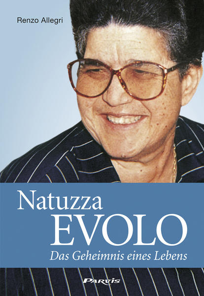 Natuzza Evolo-geboren 1924 in Paravati, einem Ortsteil des kalabrischen Städtchens Mileto, und gestorben in ihrem Dorf am 1. November 2009-ist die bekannteste stigmatisierte Mystikerin Italiens im 20. Jahrhundert. 2014 wurde der Prozess zu ihrer Seligsprechung eröffnet. Sie war eine Frau mit einem anscheinend normalen Leben, Mutter von fünf Kindern, Analphabetin, und dennoch geistliche Führerin und Lebensbegleiterin für tausende Menschen, die aus ganz Italien und aus dem Ausland zu ihr strömten für Gespräch, für Trost und für Hilfe. Diese totale Hingabe an die Menschen war das eigentliche «Geheimnis» ihres Lebens, der Schlüssel zum Verständnis auch der außergewöhnlichen mystischen Phänomene, deren Hauptperson sie war. Renzo Allegri, Autor populärer Bücher über Pater Pio, hat Natuzza Evolo seit 1977, als sie noch nicht allgemein bekannt war, mehrmals getroffen. Die unveröffentlichten Zeugnisse, die er durch Interviews von Natuzza selbst und von Personen, die Natuzza von Kindheit an kannten, erhalten hat, werden in diesem Buch vorgelegt. Es handelt sich daher um ein authentisches und wertvolles Dokument.