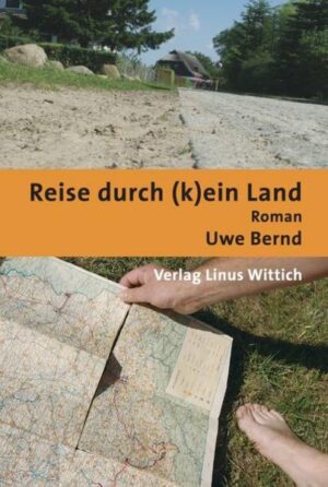 Kein Stasi-Grusel, Grenzregime-Horror und keine Dissidenten-Drangsalierungen - und doch gewährt dieses Buch seit dem Mauerfall den wohl detailliertesten Einblick in den täglichen Wahnsinn DDR mit all seinen Facetten. Drei 19-jährige Männer sind auf Tramp-Tour quer durch die kleine Republik. Auf ihrer Reise ohne Ziel, ohne Zelt und ohne Zeitlimit, mit dem Motto >>Bei Langeweile vorsichtshalber Stellungswechsel