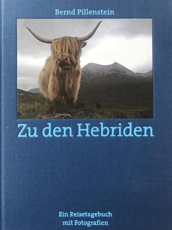 Eine Reise (drei Wochen) zu den Äußeren Hebriden mit einem VW Camper. Beschreibung von Landschaften, Geschichte und erstaunlichen Begegnungen. Zahlreiche Fotografien.