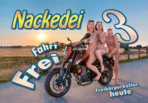 Nackedei 3: Fahrt frei! Ob zu Fuß, mit dem Rad, dem flotten Moped, Auto, Bus oder Bahn, die Wege zum FKK-Strand werden nie zu lang. Es gibt Badefreunde, die legen an einem Tag 200 Kilometer für einen Ausflug an den Lieblingssee zurück, manche dagegen haben lediglich 500 Meter Fußweg. Die Liebe zur Freikörperkultur eint sie alle, ob nun am Rosenfelder Strand an der Ostsee, am Haselbacher See bei Altenburg, an der Krummen Lanke in Berlin, im Irrgarten der Sinne in Kohren-Sahlis oder bei den Thüringer Nacktwandertagen. Ein Wochenende auf dem Naturistengehöft im mecklenburgischen ­Grabow setzt ganz neue naturistische Akzente. Mehrere Vereine des ­Deutschen Verbandes für Freikörperkultur e.V. (DFK) öffneten ihre ­wunderschönen Gelände für eine Reportage, so unter anderem in ­Hannover, Duisburg, Günthersleben bei Würzburg und in Bonn. Was hat die digitale Welt mit der Freikörperkultur zu tun? Wie reagieren Menschen bei Begegnungen mit Nacktwanderern? Mögen junge Leute wirklich noch FKK? Nackedei 3 gibt einige Antworten. Der Hohenstein-Ernstthaler Autor Michael Sonntag setzt mit seinen Ausstellungen zu verschiedenen Themen nicht nur in seiner Heimatstadt viel beachtete Akzente. Für Nackedei 3 macht er sich Gedanken über FKK und Erotik in der DDR und steht selbst Modell. Neugierig geworden? Na dann: Die Reise kann losgehen!