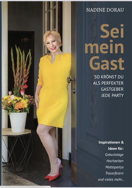 Sei mein Gast Illustrationen von Sonja Hausmanns Interview mit Tamara Gräfin von Nayhauss Interview mit Giulia Siegel Gastkapitel von Björn Bittner Ein Buch das eher als Enzyklopädie der Festlichkeit beschrieben werden kann. Ein „rund um Schlag“ in den der gesamte Wissensstoff der Disziplin „Feierlichkeit“ dargestellt wird. Ein Werk das von Appetizer über Einladung über Etikette bis hin zur Wahl der passenden Location, Wein, die perfekte Gästeliste und Sitzordnung sowie Musikauswahl alle Themen beleuchtet die existenziell zum gelingen einer Party beitragen. Wichtige Fakten zur Kulinarik wie zum Beispiel - Vorlieben - ethische Vorbehalte - Intoleranzen werden ebenso erklärt und geklärt wie zum Beispiel die richtige Mengenangabe zum Menü, Buffet, oder Flyin‘ Catering. Die Unsicherheiten die sich rund um die neuen Medien ranken werden gelöst und veraltete Ansichten aufgebrochen - früher ein absolutes No go seinen Teller am Buffet mehrfach zu nutzen - ist es heute, mit dem Hintergrund der Achtsamkeit unserer Umwelt zuliebe, schon fast verpönt stets einen neuen Teller zu nutzen. Es werden Fragen geklärt werden wie: -kann ich mich gesellschaftlich positionieren durch die Wahl meiner Gäste? -was sagt die Wahl meiner Speisen bei einem beruflichen wichtigen Anlass über mich aus? ( wirke ich durch ein gereichtes spannendes Streetfood „en vogue“ und cosmopolitisch oder ist das reichen eines klassischen Mehrgang Menüs repräsentativer - weil ich ausdrücke das ich auf Tradition Wert lege?) -wie breche ich das Schweigen zwischen meinen Gästen? -wie kann ich Gäste unter einander vorstellen wenn mir ein Name entfallen ist? -wie lenke ich mir Musik den Verlauf des Abends? usw.usw.usw. In diesem Werk ist es wichtig, das handfestes Wissen weitergegeben wird, in dem Beispiel Szenarien „gezeichnet“ werden samt passender Lösungen. Das werden Notfallpläne sein für Partypannen (zwei Damen gleiches Kleid) jedoch auch passende Rezepte zu jeder Gesellschaftsgröße und die Sinnigkeit dahinter (so können zum Beispiel 100 Personen ebenso von der Gastgeberin selbst bekocht werden wie ein kleines Familiendinner mit gerade mal 5 Gästen - während in kleiner Runde ein Mehrgang Dinner die bessere Wahl ist - so sollte der Gastgeber für die große Gesellschaft Backofengerichte und EINtopf Gerichte wählen - Currys, Wraps, Aufläufe und Brezeln mit Dip - wirken zum gesetzten Dinner einfach fehl am Platz - während diese Gerichte in großer Runde nicht zu übertreffen sind. Gelassen, authentisch und sicher werden sich die Leser dieses Werkes bei jedem gesellschaftlichen Anlass wohl fühlen können und die Kunst des perfekten Gastgebenden nicht nur auf dem hohen Parkett beherrschen. Eine kleine Anekdote, ein passendes Zitat zur richtigen Zeit, Smalltalk geschickt anwenden. Die liebe zum Detail noch aufwerten. Mit der richtigen Vorbereitung und dem geballten Wissen einer Expertin entsprungen einer Dynastie die stets Gemeinschaftsstiftend und gemeinschaftserhaltend gastronomisch tätig war, wird die Party zum rauschenden Fest und planbar, so das die Feierlichkeit die Gastgebende zu ihrer Zufriedenheit wiederspiegelt. Das weitere besondere an diesem Buch ist das drei prominente Experten zu folgenden Themen: -Musik (Giulia Siegel) -Wein (Björn Bittner) -beim Adel zu Gast (Tamara von Nayhauss) In dem Buch ihre Ideen, Tipps und Insides verraten und das auch das Thema „die letzte Party“ - Trauer(-)feier(n) nicht außen vor gelassen wird. Alles in allem, ist dieser Lifestyle Ratgeber aus keinem gut sortierten Bücherregal wegzudenken.