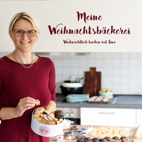 Alle Jahre wieder stelle ich mich in der Vorweihnachtszeit in die Küche und backe Plätzchen. Am liebsten die alten Rezepte meiner Oma mit viel Butter, Mehl und Zucker. Und auch, wenn ich den Zucker in all den Jahren deutlich reduziert und gegen Rohrohrzucker ausgetauscht habe, so schmecken diese Plätzchen immer noch am besten und alle um mich herum freuen sich, wenn ich die volle Blechdose in die Mitte stelle. In diesem Buch sind neben vielen alten Plätzchen Klassikern auch neue Kreationen mit weniger Butter und ohne Zucker. Außerdem gibt es Kuchen und Lebkuchen, Hefeteilchen und auch ein bisschen Eierlikör. Schöne Weihnachten!