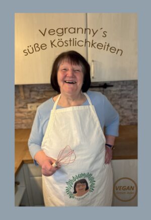 Unsere Oma, besser bekannt als Vegranny, teilt in diesem Buch 80 neue leckere Rezepte aus Kategorien wie Torten, Desserts, Süßigkeiten und vielen mehr. Ihre traditionellen Rezepte und Lieblingskuchen aus der Kindheit hat sie in vegane Rezepte umgewandelt, damit jeder die süßen Köstlichkeiten genießen kann. Außerdem teilt sie ein paar Tipps und Tricks für ein gutes Gelingen.