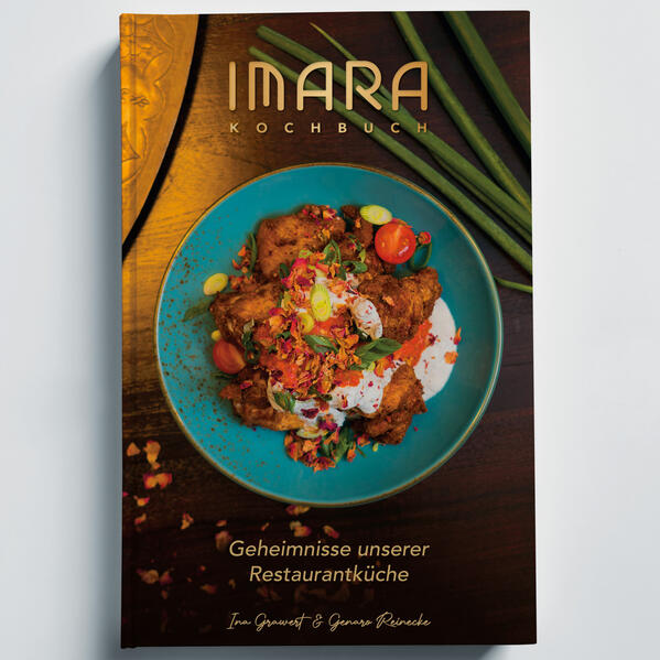 IMARA Kochbuch - Geheimnisse unserer Restaurantküche: Spanisch marokkanische Fusion Küche. Kochbuch das beliebten Restaurants. Das „IMARA Kochbuch - Geheimnisse unserer Restaurantküche“ ist das Kochbuch zur IMARA Speisekarte: Alle 52 Rezepte plus unser legendärer IMARA Spritz in einfachen Schritten erklärt und mit Fotos bebildert, die sofort Lust aufs Nachkochen machen. Dazu jede Menge Tipps, Tricks und Infos, mit denen ihr garantiert die gleichen Ergebnisse erzielt, wie unsere Köche im IMARA. Auf den insgesamt 164 Seiten gibt es aber nicht nur die Rezepte und Tipps, sondern auch die schönsten Fotos des IMARA als Location aus den letzten 10 Jahren. Das IMARA Restaurant & Bar Lounge in Hamburg galt ein Jahrzehnt lang als DER Hotspot für kulinarisch begeisterter Gäste. Unsere spanisch-marokkanische Fusion-Küche wurde für ihre „Geschmacksexplosionen“ hoch gelobt und weit über die Hansestadt hinaus geschätzt. Wiederholt erhielt das IMARA den „OpenTable Diners‘ Choice Award“ und noch viele andere Auszeichnungen.