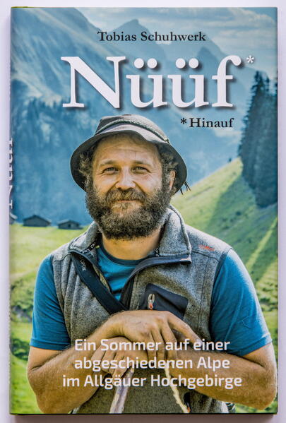 Was ist wirklich wichtig im Leben? Weder Karriere noch Konsum, sagt Alphirte Patrick. Ihn zieht es "nüüf", wie es im Dialekt seiner Heimat heißt. Hinauf ins Allgäuer Hochgebirge. Mit 116 Rindern, 24 Schafen, sechs Ziegen und sechs Hennen. Sein Glück findet er auf der abgeschiedenen Einödsberg-Alpe bei Oberstdorf, einem der höchsten Weidegebiete Deutschlands.