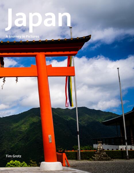 Entdecken Sie Japan in all seiner Vielfalt mit diesem fesselnden Buch, das Reiselustige, Kulturbegeisterte und Fotografie-Enthusiasten gleichermaßen begeistern wird. Tauchen Sie ein in die faszinierende Welt dieses Landes, von den sonnenverwöhnten Stränden Okinawas bis zum pulsierenden Herzen Tokios. Erleben Sie die majestätischen Tempel, die lebhaften Märkte und die dynamischen städtischen Landschaften, die Japan ausmachen. Mit atemberaubenden Fotografien und spannenden Texten bietet dieses Buch einen inspirierenden Einblick in die Schönheit, Kultur und Traditionen Japans.