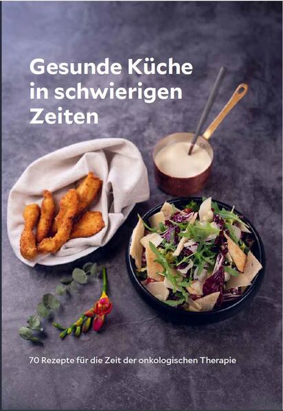 Eine Krebsdiagnose zu erhalten, bedeutet eine tiefgreifende Veränderung im Leben. In dieser herausfordernden Zeit ist es von entscheidender Bedeutung, auf sich selbst achtzugeben und Wege zu finden, die das Wohlbefinden fördern. Die Ernährung kann dabei zu einem mächtigen Verbündeten auf dem Weg zur Genesung werden. Jedes einzelne Rezept haben wir mit viel Liebe und Hingabe kreiert. Unser Ziel war es, eine Auswahl an Gerichten zu entwickeln, die auf die Bedürfnisse von onkologischen Patienten zugeschnitten sind. Es ist unser Wunsch, dass Sie durch die vielfältigen Rezepte neue Inspiration finden und die Freude am Kochen und Genießen (wieder) in den Vordergrund rückt.