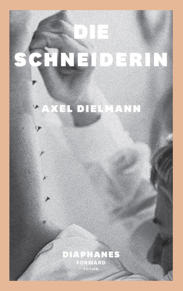 Eine Ausstellung im Anatomischen Theater, »Körperkunst - 42 Einblicke«, mit ­möglichen und unmöglichen Werken, echtem Blut, imaginärem Schmerz und Kunstwollen bis auf die Knochen. Der Erzähler irrt durch die Räume auf der Suche nach der Bedeutung hinter den Exponaten, während sich in seine ­inneren Dialoge fremdes Material mischt, ein unheimliches Kind namens »Kubin« auftaucht und verschwindet, immer wieder den anschwellenden Chor der Gedanken durchkreuzt. Axel Dielmanns Prosa nimmt Maß an der Kunst, näht eine wilde Fiktion, schneidet ein randloses Gewebe.