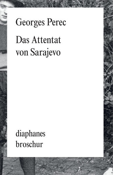 1957: Georges Perec ist einundzwanzig. Er ist eingeschrieben im Fach Geschichte, doch in die Vorlesungen geht er nicht mehr. Er will schreiben, doch er kommt kaum dazu. Im Sommer 1955 hat er sich an einem ersten Buch versucht, dessen Text bis heute ver­schollen ist. Im Sommer 1957 fährt er nach Jugoslawien, wo er in wenigen Wochen seinen zweiten größeren Text schreibt. Zurück in Paris, redigiert er in aller Eile das Manuskript, diktiert es einer Schulfreundin, schickt es an Verlage, die es aber allesamt ablehnen, sodass er es einem Belgrader Malerfreund überlässt. In dem von David Bellos wiedergefundenen Text begegnen wir einer Literatur zwischen jugendlichem Drang, ausgeprägtem Erzähltalent und reifendem Stilwillen: Ein amouröses Dreieck und weltgeschichtliche Katastrophe konvergieren in einer Erzählung, hinter der sich bereits die zentralen Motive von Perecs späterem Werk abzeichnen.