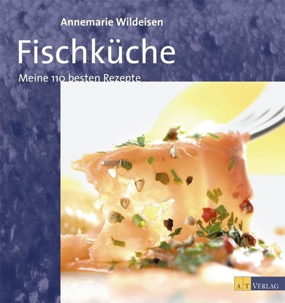 Fisch und Meeresfrüchte lieben im Trend, sie sind leicht und gesund, und dennoch fehlt vielen Menschen die nötige Erfahrung und das Wissen, sie richtig zuzubereiten. Mit einer Schiffsladung voll guter Rezepte und wertvoller Informationen wird das Fischkochen zum Kinderspiel. Das Buch enthält die ganze Palette an Fisch aus See und Meer, Muscheln und Krustentieren, dazu 110 Rezepte aus der bewährten Küche von Annemarie Wildeisen. Eine grosse Warenkunde stellt die wichtigsten Fische und Meeresfrüchte von Aal bis Zander in Kurzporträts vor, gibt Auskunft über die jeweils ideale Zubereitungsart und vermerkt, durch welche anderen Sorten sie sich notfalls ersetzen lassen. Mit vielen praktischen Tipps und verführerischen Fotos.