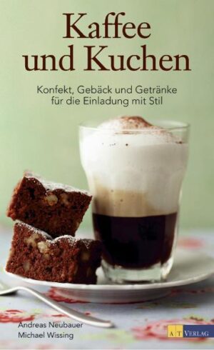 Kaffee und Tee und alles,was dazugehört, liegen im Trend! Der 'Feinschmecker ' schreibt von einer 'Renaissance der Kaffeekultur'. Dieses Buch mit 60 Rezepten von Küchenmeister Andreas Neubauer, in Szene gesetzt von Starfotograf Michael Wissing, widmet sich den Köstlichkeiten rund um Tee und Kaffee: von bekannten Klassikern, wie Brownies, Amaretti oder Cantuccini, über die ganze Bandbreite von kleinem Gebäck, Pralinen und Konfekt bis zu Kuchen, Rouladen und Torten - jeweils so ausgewählt, dass sie geschmacklich besonders gut zu Kaffee und Tee passen. Außerdem enthält das Buch, in der Tradition der englischen Teekultur, auch einige Rezepte für Pikantes wie kleinen Schnittchen, Mini-Sandwiches oder Canapees zum Tee. Und selbstverständlich darf eine Auswahl der besten und attraktivsten Kaffee- und Teegetränke nicht fehlen: von Klassikern wie dem Wiener Einspänner oder dem heute wiederentdeckten Latte macchiato bis zum originellen Kaffee-Cocktail oder der besten Früchteteemischung. Nach den Bänden 'Zimt', 'Ingwer' und 'Suppen' ein weiteres Werk in der erfolgreichen Reihe zu trendigen Kochthemen in erstklassiger, gediegener Gestaltung. Hervorragend geeignet als Geschenk für alle Kochbegeisterten.