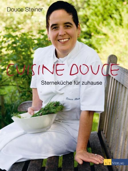 Douce Steiner, mit Kochlöffeln, Sternen und Punkten ausgezeichnete Spitzenköchin, führt als einzige Frau Deutschlands ein Restaurant mit zwei Michelin-Sternen: das als kulinarische Topadresse weit herum bekannte Hotel-Restaurant Hirschen im badischen Sulzburg, zwischen Basel und Freiburg im Breisgau. Nach den vier Jahreszeiten geordnet, verrät Spitzenköchin 80 ihrer schönsten Rezepte, so umgesetzt, dass sie auch von Hobbyköchen und -köchinnen gut nachvollziehbar sind. Dazu erhält sie kurze persönliche Geschichten zu ihren liebsten Produkten und lässt uns auch einen Blichk ins »Familienalbum« tun.