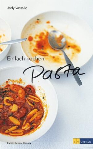 Pasta ist bei allen und zu jeder Gelegenheit beliebt. Sie ist einfach und schnell zubereitet und lässt sich mit einer Vielfalt an Zutaten, Saucen und Gewürzen kombinieren und immer wieder neu und abwechslungsreich variieren. Sie eignet sich für herzhafte Gerichte, für Gratins und als Einlage in Suppen genauso wie für eine leichte Vorspeise oder eine sommerliche kalte Mahlzeit. Mehr als 80 einfache und schnelle Rezepte - von den Klassikern bis zu originellen neuen Variationen. Die verschiedenen Pastasorten, alle Grundzutaten und eine Anleitung zur Herstellung frischer Pasta werden detailliert im Bild gezeigt.