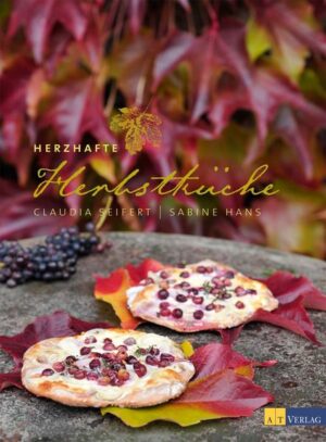 Herbstzeit ist Erntezeit - üppig, bunt und sinnlich. Nun beschenken uns Garten, Feld und Wald mit ihrer ganzen Fülle und Vielfalt, vom Rot der Beeren bis zum goldenen Wein, vom dunklen Purpur des Holunders bis zum warmen Braun von Pilzen und Kastanien. Auf dem Wochenmarkt bietet sich, was das Herz begehrt, und vielleicht kommt auch noch der eine oder andere Fund von einem Spaziergang über Land hinzu. Aus dieser Fülle schöpfen die 80 Rezepte in diesem Buch. Eine junge, kreative Küche - abwechslungsreich, frisch, oft überraschend kombiniert und immer unkompliziert in der Zubereitung. Wie wär's mit einem herzhaften, wärmenden Kürbiseintopf mit Maronen, einem raffinierten Rindersteak mit Nusskruste und Brombeersauce oder einem schnellen Walnuss-Holunder-Tassenkuchen? Begleitet werden die Rezepte von stimmungsvollen Herbstimpressionen. Mit praktischem Saisonkalender für alle Früchte, Gemüse und Kräuter der Herbstmonate. Ein Buch, das Lust macht auf das Kochen und Geniessen im Herbst.