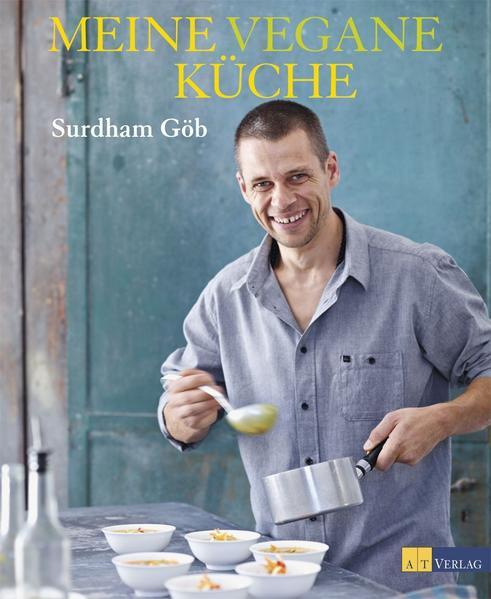 Vegane Küche, die einfach begeistert! Surdham Göb, Pionier der veganen Küche und erfahrener Kochprofi, zeigt in einer fülle überraschender und raffinierter Rezepte, dass die vegane Küche Genuss, Vielfalt und Lebensfreude pur sein kann. Auf unzähligen Reisen und durch unermüdliches Experimentieren hat er seinen eigenen unverkennbaren Kochstil, geprägt von mediterranen, asiatischen und europäischen Einflüssen, entwickelt. Eine konsequent vegane, biologische, schmackhafte und leichte Küche, in der das Lebendige der Nahrung essenziell ist und die ganz einfach schmeckt. Die Rezepte wurden von Oliver Brachat in einzigartigen Fotos eindrücklich ins Bild gesetzt.