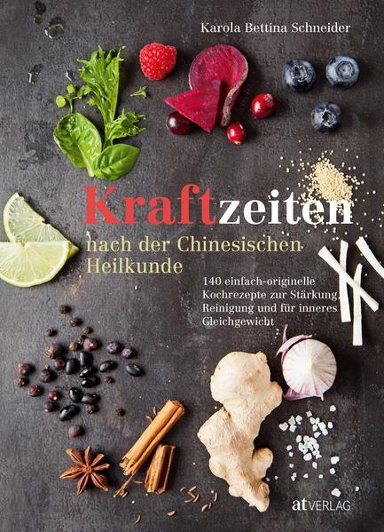 Nach ihrem erfolgreichen Buch »Kraftsuppen« legt Karola Bettina Schneider mit einem umfassenden Kochbuch für die fünf chinesischen Jahreszeiten nach. Die Ernährung im Einklang mit den Jahreszeiten ist nach der Chinesischen Heilkunde entscheidend für Gesundheit, Vitalität, Wohlbefinden und ein starkes Immunsystem. Von besonderer Bedeutung sind dabei die Übergangsphasen zwischen den Jahreszeiten, die Dojozeit von viermal achtzehn Tagen als fünfte Jahreszeit. Spezielle Kuren mit Heiltees und einfachen Gerichten wirken dann reinigend, entlastend und vorbeugend, sie geben Kraft, stärken das Immunsystem und erleichtern die Umstellung. Und auch für vier Jahreszeiten selbst sind die Rezepte sorgfältig nach den Erfordernissen der Jahreszeit ausgerichtet. 140 einfache, bekömmliche und rundum stärkende Rezepte für ein kraftvolles, gesundes Jahr. Mit vielen praktischen Tipps und Anregungen für Gesundheit, Ausgeglichenheit und innere Harmonie.