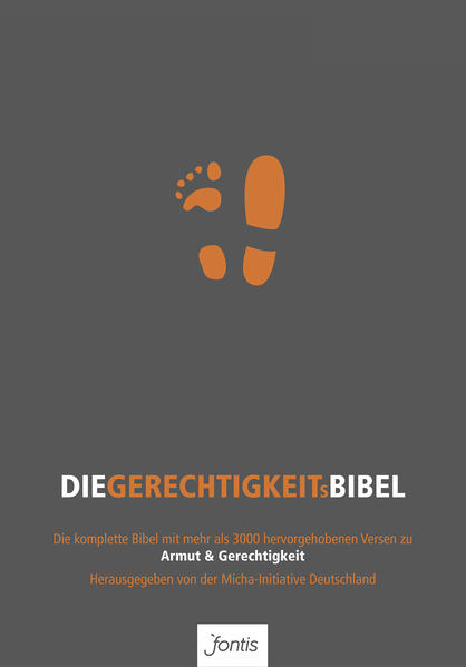 Armut und Gerechtigkeit: Das sind Schlüsselbegriffe im Alten und Neuen Testament, die sich wie ein roter Faden durch die Bibel ziehen: Rund 3150 Mal werden sie erwähnt! Grund genug, diesem Thema eine ganze Bibelausgabe zu widmen und die entsprechenden Verse (anders als in jeder anderen Bibel) deutlich hervorzuheben und farbig zu kennzeichnen. "Gerechtigkeit soll sein wie Meereswellen", heißt es bei Jesaja, ihrer Kraft kann niemand widerstehen.-So ist eine Bibel entstanden, die Gottes Liebe zu den Armen und seine Leidenschaft für Gerechtigkeit auf den ersten Blick erkennen lässt. Ganz im Sinne der weltweit engagierten Herausgebergruppe ist diese Bibel eine Aufforderung, sich hier und jetzt für Gerechtigkeit einzusetzen und auch in der Gemeinde, am Arbeitsplatz und im Freundeskreis aktiv zu werden. Darüber hinaus macht diese besondere Ausgabe das Bibelstudium auch für langjährige Leserinnen und Leser zum Abenteuer, denn sie bietet die Chance, Altbekanntes mit neuen Augen zu sehen. Ergänzend finden sich im Innenteil aktuelle Hoffnungsgeschichten von verschiedenen Projekten, die Menschen neue Perspektiven eröffnen. Dazu gibt es eine theologische Bewertung des Themas im biblischen Kontext. Die Gerechtigkeitsbibel wird von der Micha-Initiative herausgegeben, die sich für die Umsetzung der Millenniums-Entwicklungsziele (MDGs) einsetzt. Sie wurden im Jahr 2000 von den Vereinten Nationen verabschiedet, um die Armut weltweit zu halbieren. Unterstützt wird das Projekt von den christlichen Hilfswerken Kindernothilfe, Compassion, World Vision, Opportunity International, International Justice Mission, Christen in der Wirtschaft, Marburger Bildungs- und Studienzentrum.