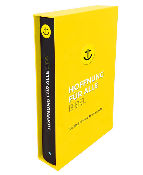 Diese sehr wertige Geschenkausgabe der „Hoffnung für alle” beinhaltet eine schwarze Softcoverbibel in einem leuchtgelben Schuber mit Blindprägung. Ein edles Geschenk und ein echter Hingucker für Bibelleser mit Freude an schönem Design. Extras: abgerundete Ecken, gelber Farbschnitt, Stanze mit Signet auf erster Seite, 2 x Lesebändchen, gelber Schuber Was die „Hoffnung für alle” so besonders macht: Sie ist die Bibel, die Deine Sprache spricht. Sie ist mit größter Sorgfalt auf größte Verständlichkeit hin übersetzt. Sie ist eine der beliebtesten zeitgenössischen Bibelübersetzungen. Sie wurde bislang über 3 Millionen Mal verkauft. Die Textversion von 2015 wurde jetzt noch einmal verbessert. Das neue Signet der „Hoffnung für alle” setzt sich zusammen aus Anker, Kreuz und Smiley. Der Anker steht als Symbol für ein sicheres und hoffnungsvolles Leben in stürmischen Zeiten. Das Kreuz steht als Symbol für die lebendige Hoffnung in Jesus Christus, der den Tod besiegt hat und uns das ewige Leben verheißt. Das Smiley als Symbol steht für die Auswirkung dieser Hoffnung für alle Menschen: Welt ging verloren-Christ ist geboren-Freue dich, Christenheit!