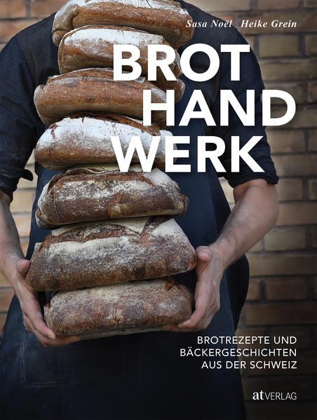 Ein Stück frisches Brot, und die Welt ist in Ordnung. So einfach die Zutaten sind, so gross ist die Kunst, daraus knuspriges und aromatisches Brot zu backen. »Brothandwerk« ist eine Hommage an einen der ältesten Berufe: Es porträtiert 16 Bäckerinnen und Bäcker, die aus ganz unterschiedlichen Richtungen in die Backstube gefunden haben, die Tradition pflegen und das Handwerk weiterentwickeln. Sie haben den Autorinnen auch die Rezepte ihrer Charakterbrote verraten: Früchtebrot, Dinkel Seelen, Safranbrot - bald strömt der Duft dieser Spezialitäten aus dem heimischen Ofen. Damit das gelingt, vermittelt dieses Buch in einer Backschule grundlegendes Wissen zu Getreide, Ausrüstung und Verarbeitungsschritten. Es begleitet auf dem faszinierenden Weg vom Quellstück, Vorteig oder Sauerteig bis zum fertigen Laib, und macht deutlich, dass es eben nicht nur Mehl, Wasser und Salz braucht, sondern auch Zuwendung und Zeit.