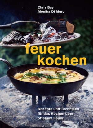 Rauchrösten, Pfannenbacken oder Sprissenbraten: Dieses Buch weiht Sie in die Geheimnisse des Feuerkochens ein. Es geht darum, mit Freude, einfachen Mitteln und Zutaten und allen Sinnen draussen in der Natur oder zu Hause im Garten Köstliches auf dem Feuer zuzubereiten. Dabei wird nicht einfach gegrillt, sondern es werden Fleisch-, vegetarische und vegane Gerichte auf aussergewöhnliche Art zubereitet und in der einmaligen Atmosphäre genossen, die ein Feuer schafft. Das Autorenteam zeigt gut nachkochbare Rezepte und regt auch kulinarisch erfahrene Geniesserinnen und Geniesser dazu an, das Kochen einmal anders anzugehen und die Sinne für eine neue Art von Genuss zu öffnen. Es zeigt Handwerk und Techniken des Feuerkochens, die auch ohne exklusives Zubehör umsetzbar sind. Kochen in der Natur ein kulinarisches Abenteuer: Jeder Teller ist anders - und jeder Teller ist der beste.