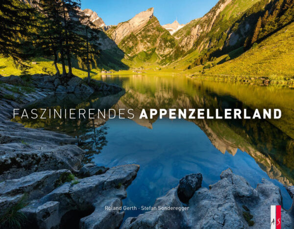 Das 1597 in die beiden Halbkantone Innerrhoden und Ausserrhoden aufgeteilte Appenzellerland ist besonders für seine eigenständige Kultur und das vielfältige Brauchtum bekannt. Der Name Appenzell (lateinisch «abbatis cella») bedeutet «Zelle (Gutsbesitz) des Abtes» und bezieht sich auf das Kloster St. Gallen, das einen grossen Einfluss auf das Gebiet hatte. Dieser zeigt sich noch heute geradezu sinnbildlich in der Tatsache, dass die beiden Appenzell vollständig vom Kanton St. Gallen umschlossen sind. Die Region wartet mit landschaftlichen Schönheiten und Eigenheiten auf, die es neu zu entdecken gilt. Roland Gerth hat sich mit seiner Kamera auf den Weg gemacht.