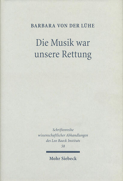 Im Mittelpunkt dieser Gruppenbiographie stehen die deutschsprachigen Gründungsmitglieder des Palestine Orchestra, des heutigen Israel Philharmonic Orchestra, das von dem Violinisten Bronislaw gegründet wurde: anhand von Zeitzeugenberichten und bis dato unveröffentlichten schriftlichen Quellen untersucht Barbara von der Lühe die Lebenswege von 50 deutschsprachigen jüdischen Musikern, Dirigenten und Musikologen, die von 1933 bis 1939 aus Deutschland, aus Österreich und aus der CSR nach Palästina emigrierten. Ihre Rettung vor den Nationalsozialisten verdanken sie dem Orchester in Tel Aviv, das ihnen die Einwanderung in das britische Mandatsgebiet ermöglichte. Beschrieben werden die Verfolgung in Europa, vor allem aber die Akkulturation und Integration der Musiker in ihrer neuen Heimat. Dabei wird deutlich, wie groß der Einfluß der Musikemigranten auf die Entwicklung eines modernen Musikbetriebes im "kulturellen Entwicklungsland" Palästina war. Zutage treten auch die unterschiedlichen kulturpolitischen Interessen der britischen Mandatsregierung, die das Orchesterprojekt von Anfang an förderte, und der Jewish Agency, die zunächst eine abwartende Haltung einnahm. So stand das Palestine Orchestra in den ersten Jahren als Symbol deutscher Kultur in Palästina häufig im Mittelpunkt politischer Kontroversen. Ungeachtet dessen erfreute sich das Orchester beim Publikum größter Beliebtheit und avancierte bald zur wichtigsten Kulturinstitution des Landes und später zum kulturellen Botschafter des Staates Israel. Die deutschsprachigen Orchestermitglieder, die zunächst als privilegiert galten, teilten das wechselvolle Schicksal der jüdischen Bevölkerung in diesem von politischen Unruhen und Kriegen ständig bedrohten Land. Als Musiker, Musikpädagogen und als Musikologen haben sie einen bedeutenden Beitrag für das israelische Musikleben geleistet.