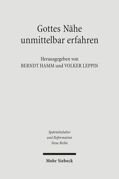 Thema dieses Tagungsbandes ist die abendländische Mystik in ihrer Veränderungsdynamik vom 12. bis 16. Jahrhundert. Sie wird als Fortschreibung von Traditionen und Grundkonzeptionen, zugleich aber auch als eine Abfolge von Brechungen und Neukonfigurationen dargestellt. Den ersten Schwerpunkt bildet das ausgehende Mittelalter, das nicht als Zeitalter einer verblühenden, sondern einer sehr lebenskräftigen Mystik verstanden wird. Der Bogen spannt sich vom späten 14. Jahrhundert ("Theologia deutsch") bis zum frühen 16. Jahrhundert (Johannes von Staupitz). Im Blick ist sowohl die popularisierte Mystik in der bürgerlichen Alltagswelt der Devotio moderna als auch das Profil einer Mystik klausurierter Nonnen. Der zweite Schwerpunkt liegt bei Martin Luther. Aus verschiedenen Perspektiven wird die Auffassung vertreten, dass die Gesamtkonzeption der reformatorischen Theologie Luthers mystischen Charakter habe und dass die Genese dieser Theologie als Ausbildung einer neuen Gestalt von Mystik zu beschreiben sei. Luther gewinnt so seinen Platz in einer Tradition wiederholter frappierender Neuaufbrüche und Transformationen von Mystik. Wie der Titel des Bandes signalisiert, verstehen die Herausgeber ihn nicht zuletzt als Beitrag zu einer Klärung des umstrittenen Mystik-Begriffs.