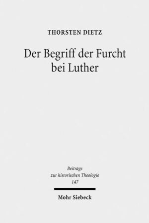 Erfahrung, Deutung und Bewältigung von Furcht spielen eine Schlüsselrolle in der Entwicklung der reformatorischen Theologie Luthers. Thorsten Dietz zeichnet das theologische Verständnis von Furcht nach, wie Luther es in seinen Anfängen (1513-1519) in Auseinandersetzung mit der Tradition (Augustin, Scholastik, Frömmigkeitstheologie und Mystik) gewonnen hat. Neben der Rekonstruktion der theologischen Entwicklung Luthers am Leitfaden des Furchtbegriffs wendet sich Dietz zwei Problemkreisen aus Luthers Reifezeit zu: dem Verständnis der Gottesfurcht in der Auslegung des ersten Gebotes Ende der 20er Jahre und der Auseinandersetzung um die Buße in den Antinomerdisputationen Ende der 30er Jahre. Deutlich wird dabei, dass die Überwindung der Furcht durch den Glauben nicht ein für alle mal zu vollziehen ist. Die Unterscheidung von Gesetz und Evangelium impliziert eine Anleitung, die bleibende Bedrohung der Angst wahrzunehmen und je neu zu überwinden. In der Interpretation der Gottesfurcht als Erfüllungsmoment des ersten Gebotes sowie in der bleibenden Zuordnung der Furcht zur Erfahrung des Gesetzes zeigt sich die Leistungsfähigkeit der theologischen Angstdeutung Luthers, Angst unverstellt wahrnehmen und empfinden, darin aber auch bewältigen und überwinden zu können. Ausgehend von der historischen Rekonstruktion stellt sich die systematische Frage, welchen Gewinn Luthers Theologie für die Deutung und Bewältigung von Angst als Phänomen menschlichen Lebens erbringt. Dabei bezieht sich Thorsten Dietz auf theologische Interpretationen der Angst im 20. Jahrhundert sowie auf unterschiedliche psychologische Perspektiven der Gegenwart. Diese Arbeit wurde von der Luther-Gesellschaft (Wittenberg) mit dem Martin-Luther-Preis für den akademischen Nachwuchs ausgezeichnet.