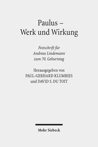 Die Festschrift zum 70. Geburtstag des emeritierten Betheler Neutestamentlers Andreas Lindemann vereint 32 Aufsätze international renommierter Wissenschaftlerinnen und Wissenschaftler zu Werk und Wirkungsgeschichte des Apostels Paulus. Sie konzentriert sich damit auf einen Themenschwerpunkt, der in der Wissenschaftsbiographie des Jubilars von herausragender Bedeutung ist. Entstanden ist auf diese Weise ein Handbuch gegenwärtiger Paulusforschung, das Fragestellungen und Ergebnisse der historischen und theologischen Arbeit an den paulinischen Briefen sowie das Weiterwirken der durch Paulus gesetzten Impulse in der Geschichte des Christentums breit dokumentiert. Der erste Hauptteil unter dem Titel "Studien zu den Paulusbriefen" bietet thematische Beiträge zu einzelnen Briefen und Textstellen des Corpus Paulinum. Teil zwei entfaltet "Aspekte paulinischer Theologie", die in ihrer Gesamtheit wahrgenommen bereits den Rahmen einer Theologie des Paulus abstecken. Der dritte und vierte Teil präsentieren die Wirkungs- bzw. Rezeptionsgeschichte des paulinischen Werkes. Der zeitliche Rahmen erstreckt sich in Teil drei auf das Weiterwirken und die Aufnahme des Paulus und seiner Theologie im zweiten bis vierten Jahrhundert. Im Schlussteil vier folgen pointierte Ausblicke auf die Aneignung des paulinischen Erbes in Reformation und Gegenwart. Abgerundet wird der Band durch Register, die einen schnellen Zugang und differenzierten Einblick in die Vielfalt der behandelten Themen ermöglichen, sowie durch ein chronologisch und thematisch gegliedertes Verzeichnis der Publikationen von Andreas Lindemann.