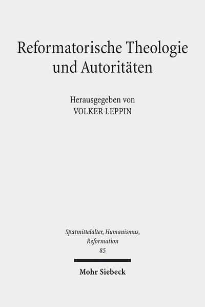 Ausgehend von einer Arbeitsgruppe auf dem Lutherkongress in Helsinki 2012, vollziehen die Beiträge dieses Bandes die Genese des Sola-scriptura-Prinzips nach. Die Autoren und Autorinnen untersuchen die Entwicklung von Luthers Umgang mit Kirchenvätern, Heiliger Schrift und Kirchenrecht. Die dicht aufeinander bezogenen Studien ermöglichen differenzierte Aussagen zu dem allmählichen Ablösungsprozess der reformatorischen Theologie von dem tradierten Autoritätengefüge. In dem kurzen Zeitraum zwischen 1516 und 1521, der hier untersucht wird, zeigt sich eine Neupositionierung, deren Ergebnis zum Kern reformatorischer Theologie gehörte. Die hier versammelten Aufsätze ermöglichen somit eine Beschreibung dieses Prozesses in bislang nicht gegebener Klarheit und Differenziertheit.