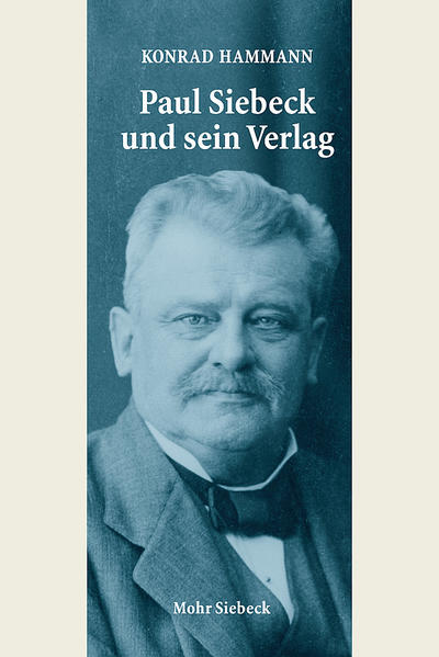 Paul Siebeck (1855-1920), ursprünglich mit seinem Schwager J. Gustav Kötzle Inhaber der H. Laupp'schen Buchhandlung in Tübingen, erwarb 1878 den Verlag J.C.B. Mohr und ging mit ihm 1880 nach Freiburg, während Kötzle mit der H. Laupp'schen Buchhandlung in Tübingen blieb. Paul Siebeck nannte seine Firma Akademische Verlagsbuchhandlung von J. C. B. Mohr, Inhaber Paul Siebeck, was er-im Stil der Zeit-alsbald auf J. C. B. Mohr (Paul Siebeck) verkürzte. Er baute den Verlag zu einem wissenschaftlichen Fachverlag aus, der schwerpunktmäßig Werke der liberalen Theologie, des Kulturprotestantismus, der südwestdeutschen Neukantianer, der Nationalökonomen um Max Weber sowie der Privat- und Staatsrechtswissenschaft veröffentlichte. Max Weber wurde nach 1895 zu Paul Siebecks wichtigstem Berater, und seine Gesamtausgabe (MWG) bildet noch heute einen der Eckpfeiler des Verlagsprogramms. 1899 kehrte Paul Siebeck nach Tübingen zurück und leitete die Firmen Mohr und Laupp gemeinsam in Tübingen weiter bis 1920. Der knapp 100 Jahre später in Mohr Siebeck umbenannte Verlag erhielt durch den erfolgreichen Unternehmer Paul Siebeck die Umrisse seiner bis heute vitalen Gestalt. Indem Konrad Hammann den Lebensweg dieses bedeutenden Managers in die gesamte Verlagsgeschichte einbettet, zeichnet er ein tiefenscharfes Bild vom kulturwirtschaftlichen Panorama des späten Kaiserreichs. Die Darstellung widmet sich schwerpunktmäßig der von Paul Siebeck betriebenen Spezialisierung seines Wissenschaftsverlags auf die vier Kernbereiche der Theologie, Philosophie, Rechtswissenschaft und Nationalökonomie. Das vorliegende Lebens- und Unternehmensportrait, das aus umfangreichen, zumeist erstmals ausgewerteten Archivbeständen erarbeitet ist, vermittelt einen gleichermaßen soliden und erfrischenden Einblick in die geistesgeschichtliche Komplexität des frühen 20. Jahrhunderts.