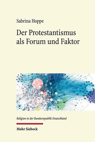 In der Gründungsphase der Bundesrepublik prägten zahlreiche protestantische Initiativen die gesellschaftliche Neuorientierung in Deutschland mit. Die Gründung des Deutschen Evangelischen Kirchentags, die Verbreitung der Idee einer Evangelischen Akademie, Zeitschriften wie "Christ und Welt" und das "Sonntagsblatt" sowie Studieneinrichtungen und Lexikonprojekte bilden die spezifische Gestalt des Protestantismus in der frühen Bundesrepublik ab. Sabrina Hoppe beleuchtet den Anspruch und das Selbstverständnis dieses gesellschaftlich engagierten Protestantismus aus netzwerkanalytischer Perspektive und beschreibt seine Rolle in den Debatten um die sozialethischen Transformationsprozesse der Bundesrepublik. Ausgehend von der Analyse der protestantischen Netzwerke um Eberhard Müller und Friedrich Karrenberg widmet sie sich dem Selbstverständnis des Protestantismus in seiner Doppelgestalt zwischen vermittelndem Forum und meinungsbildendem Faktor.