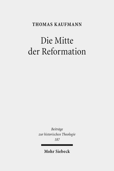 Die Bedeutung des Buchdrucks für Verlauf und Gestalt der Reformation ist seit der Reformationszeit ein zentrales Thema. Unklar war allerdings bisher, wie die unterschiedlichen Akteure des reformatorischen Kommunikationsprozesses-die theologischen Schriftsteller, die Buchdrucker, Verleger und Buchführer, Formschneider, Leser etc.-auf der Mikroebene interagierten. Hier setzt Thomas Kaufmann an und rekonstruiert zunächst, inwiefern die Reformatoren als "Printing Natives" frühzeitig Kontakte zu Buchdruckern unterhielten, bereits vor der Reformation an Herstellungsprozessen beteiligt und routinierte Editoren, Korrektoren und Publizisten waren, Verfahren beschleunigter Buchherstellung entwickelten und die Strukturen des Buchmarkts genauestens kannten. Sodann arbeitet der Verfasser die Rolle der Buchdrucker und ihrer Familien heraus