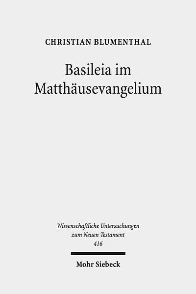 Das Herzstück der matthäischen Basileiakonzeption bildet die Gewissheit, dass die Gottesherrschaft genau dort verwirklicht ist, wo der in der Tora offenbarte göttliche Wille umgesetzt wird. Während dieser Zustand im Himmelsraum ewig besteht, schafft der matthäische Jesus mit seiner verbindlichen Auslegung der Tora auf Erden die notwendigen Voraussetzungen, dass ein solcher "himmlischer" Zustand auch auf Erden schrittweise erreicht werden kann. Christian Blumenthal zeigt, wie der matthäische Jesus als der verheißene Messias-König den Prozess der irdischen Gestaltwerdung der Gottesherrschaft initiiert und die Menschen in seiner Nachfolge grundlegend in die Verantwortung für diesen Realisierungsprozess einbindet.