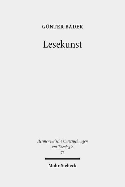 Theologie des Lesens: das ist eine Folge von ineinandergreifenden Asymmetrien, in der soweit möglich die Behauptung erprobt wird, Lesen führe unausbleiblich zur Theologie. In diesem Buch durchläuft Günter Bader den Weg von der Gewinnung des Themas bis zur Etablierung aktueller Lesekunst. In einer ersten Sequenz aus Buchstabe, Schrift und Text und einer zweiten aus Literatur, Buch und Heiliger Schrift schreitet er vom Elementaren zum immer Komplexeren. Streng konzentriert auf Phänomene des Schriftlichen schließt er die Reihe des Mündlichen-Laut, Sprache, Rede, Liturgie, Leben, Gesang-solange aus, bis sie sich im Psalter mit Macht ins Lesen drängt. Währenddessen reflektiert er in seinen beiden Zwischenüberlegungen "Lesen und Lesen" und "Lesen und Nicht-Lesen" die Erfahrung, die sich über dem Gang des Lesens einstellt.