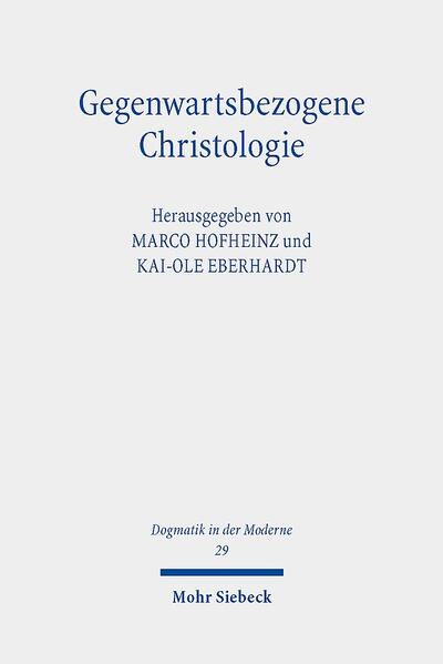 "Wer ist Christus für uns heute?" Die prominente Frage von Dietrich Bonhoeffer drängt sich jeder Christologie mit Anspruch auf Gegenwartsbezogenheit auf. Im vorliegenden Sammelband werden vielfältige Herausforderungen an sie gestellt. Sie betreffen die Rolle der Christologie im religiösen und kulturellen Pluralismus, aber auch eine Reihe weiterer aktueller Brennpunkte der Gegenwartstheologie. Sowohl das interkonfessionelle und interreligiöse Gespräch als auch der Diskurs mit den Nachbardisziplinen rücken dabei in den Vordergrund.Die Beantwortung der Frage bildet nicht selten die Pluriformität von Christuszeugnissen biblischer Texte und christlicher Bekenntnisse ab. Die Aufgabe, Christus in jeder Zeit immer wieder neu zu denken, ist dabei leitend. Christologie wird hier als ein Resonanzraum sichtbar und verstehbar, in dem biblische Zeugnisse, multiple Traditionen und Gegenwartstheologien ebenso wirken wie diverse Konfessionen und nichtchristliche Religionen.