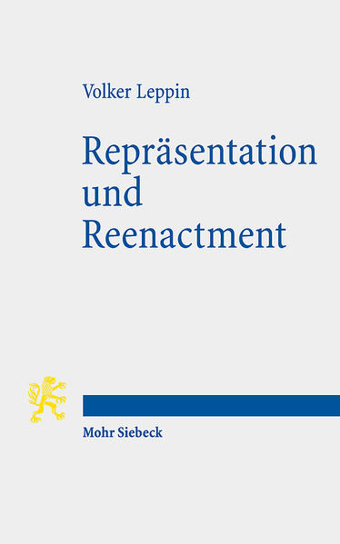 Die Frömmigkeit des späten Mittelalters scheint in vielen ihrer Facetten fern und fremd. Volker Leppin erschließt sie neu mit Hilfe der Begriffe "Repräsentation" und "Reenactment". In beiden geht es um die Wahrnehmung der Gegenwart Gottes in der spätmittelalterlichen Kultur: als deren an bestimmte Orte oder Personen gebundene Gegebenheit in der Repräsentation oder als aktiver Nachvollzug im Reenactment. So führt der Autor quellengesättigt durch bildende Kunst und Gebetspraxis, visionäre Erfahrung und literarische Gestaltung. Spezifisch religiöse Phänomene kommen ebenso zur Sprache wie ästhetische Formung. Es entsteht ein facettenreiches Bild spätmittelalterlicher Frömmigkeitskultur und zugleich ein neuer theoretischer Ansatz zu ihrem Verständnis. Dieser kann theologische wie kulturwissenschaftliche Forschung gleichermaßen anregen und verbinden.