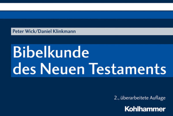 Diese Bibelkunde basiert auf einem innovativen Konzept, das darauf abzielt, den Inhalt jedes neutestamentlichen Buches mit Hilfe von Strukturtabellen darzustellen und so die Strukturierung der Bibeltexte, die Argumentationslinien und die Hauptthemen der neutestamentlichen Verfasser sichtbar werden zu lassen. Die tabellarische Darstellung bietet den Studierenden-auch Selbstlernern-ein Merksystem, mit dem sich auch die durch die eigene Lektüre erworbenen Kenntnisse einordnen und einprägen lassen. Auf zeitraubende "Nacherzählungen" des Inhalts kann somit verzichtet werden. Den Tabellen folgen in knapper Form weitere Ausführungen, die für bibelkundliches Wissen unentbehrlich sind. Für die überarbeitete zweite Auflage wurden die erklärenden Ausführungen neu gestaltet und erweitert. Hinzugekommen sind zudem Tipps für Lernende und Lehrende im Umgang mit einzelnen neutestamentlichen Schriften.