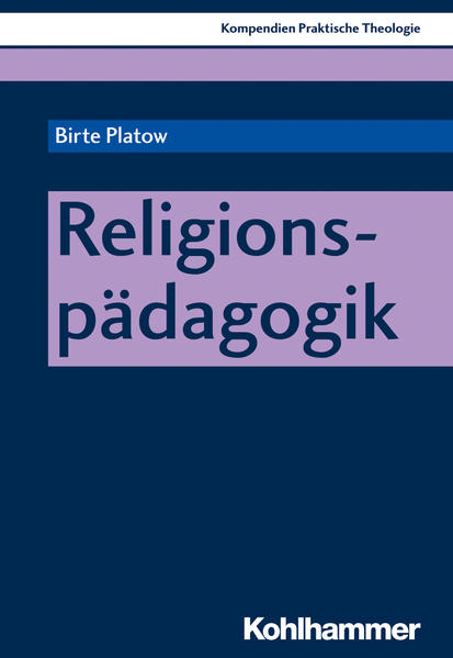 Als Verbund- und Reflexionswissenschaft hat die Religionspädagogik die Aufgabe, zwischen individuellen Lebenswirklichkeiten und theologisch-fachwissenschaftlichen Inhalten auf Augenhöhe Verbindungen und Schnittmengen zu identifizieren. Dabei tritt sie als Anwalt der faktischen Lebenswirklichkeit in den theologischen Binnendiskurs ein, kommt ihr doch die kritisch-empirische Aufgabe einer Wirkungsanalyse, Problemerschließung und geschichtlich-gesellschaftlichen Relevanzprüfung für die Gesamttheologie zu. Der Band legt dar, wie die Religionspädagogik diesem Anspruch in Geschichte und Gegenwart gerecht wird, und bietet einen Ausblick darauf, welche Herausforderungen für die Zukunft religiöser Bildung zu antizipieren sein werden. Vor diesem Hintergrund erörtert der Text Grundsatzfragen von (religiöser) Bildung ebenso wie empirische Einsichten und didaktische Fragen der Gestaltung von Bildungsprozessen.