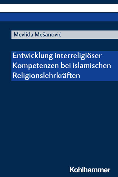 In einer zunehmend globalisierten Welt, in der Menschen unterschiedlicher Kulturen und Religionen interagieren, ist es wichtig, Kinder und Jugendliche auf das Leben in Vielfalt vorzubereiten. Eine essenzielle Rolle dabei spielt die Schule und insbesondere der Religionsunterricht. Islamische Religionslehrkräfte sind mehr denn je gefordert, interreligiöse Kompetenzen (IRK) zunächst bei sich zu entwickeln, um sie dann bei den Lernenden gezielt fördern zu können. Der vorliegende Band wertet eine empirische Studie zu Voraussetzungen, Erwerb und Stellenwert von IRK bei Islamischen Religionslehrkräften aus und ermöglicht einen profunden Einblick in die Rahmenbedingungen eines sich dynamisch entwickelnden Berufsfeldes.