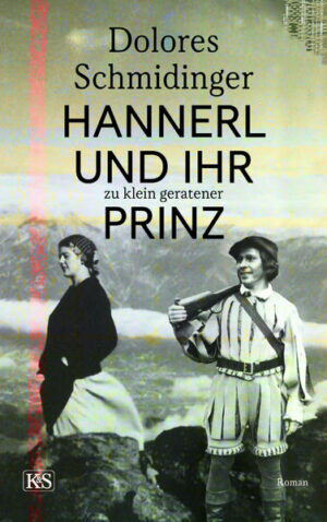 Wir schreiben das Jahr 1938. Bei der „Gewerkschaft der Arbeiter im Lebens- und Genussmittelgewerbe“ treffen die quirlige Sozialdemokratin Johanna Deweis, die ihre Karriere fest im Blick hat, und der linkische Erzkatholik Josef Schmidinger, der sich als Tenor auf den Bühnen der Welt wähnt, aufeinander. Trotz aller Unterschiede kommt sich das ungleiche Paar näher - aber ob diese Verbindung auf Dauer gutgehen kann? Schauspielerin und Kabarettistin Dolores Schmidinger taucht mit dem ihr eigenen fatalistischen Humor in die (Un-)Tiefen ihrer Familiengeschichte ein und entwirft ein Panoptikum an eigenwilligen Charakteren: Freigeister und Revoluzzer, Genussmenschen und Selbstverleugnerinnen, glühende Nationalsozialisten und bigotte Mitläufer. Entlang der Lebenslinien ihrer Eltern und Großeltern liefert Schmidinger eine mit spitzer Feder geschriebene Parabel darauf, wie Lebensträume am Alltag zerschellen, Frauen sich (noch immer) für Männer klein machen - und nicht zuletzt darüber, wie Mitläufertum in Zeiten einer Diktatur zum Normalfall wird.