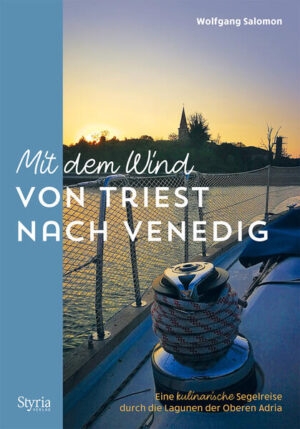 Bisher hatte Wolfgang Salomon festen Boden unter den Füßen, wenn er von seiner Lieblingsstadt Venedig schwärmte. Diesmal wagt er sich aufs Wasser. Von Muggia über Triest, Grado und Venedig bis Chiogga heuert er als Schiffskoch auf einem Segelboot an und verwöhnt Besatzung sowie Leser:innen mit allem, was die Lagune zu bieten hat. Es gibt frische Gerichte und Geschichten aus der Gegend, die er kennt wie seine Westentaschen – und als Zwischengang die passende Playlist mit seinen Lieblingssongs. Das ist amore! Das Logbuch der anderen Art mit authentischen Rezepten für Küche und Kombüse sowie Tipps fürs Einkaufen vor Ort. Und für alle, die nicht selbst kochen wollen, gibt es selbstverständlich Lokal- Empfehlungen!